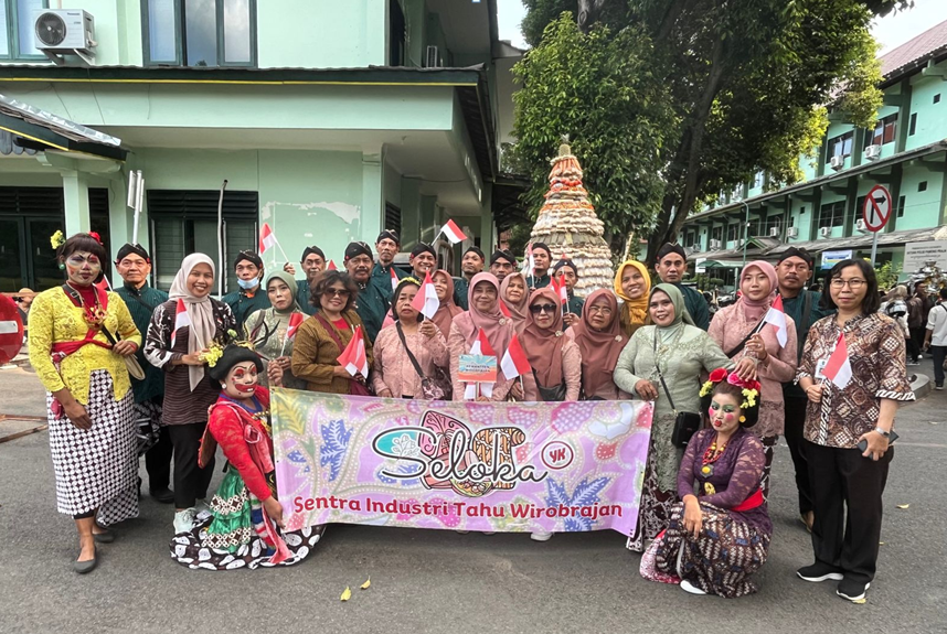 Kemantren Wirobrajan raih juara 1 dalam kegiatan kirab budaya sentra IKM di Kota Yogyakarta