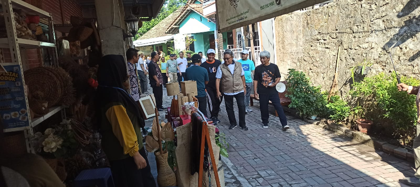 SEKRETARIS DAERAH KOTA YOGYAKARTA  LAKUKAN GIAT SAMBANG KAMPUNG DI KEMANTREN WIROBRAJAN