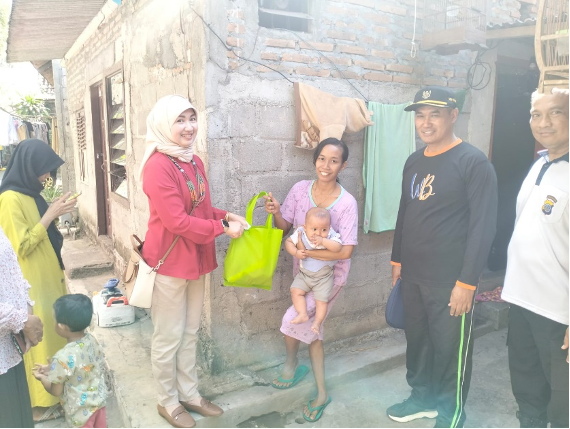 GIAT PEMBERIAN MAKANAN TAMBAHAN (PMT) KEPADA KELUARGA RESIKO STUNTING